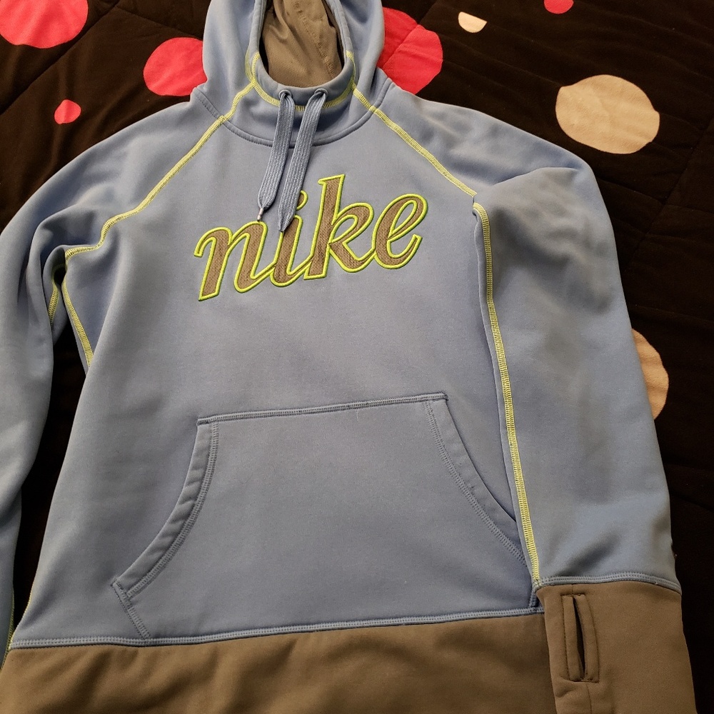 New Nike Sweatshirt. Very Comfortable And Nice.